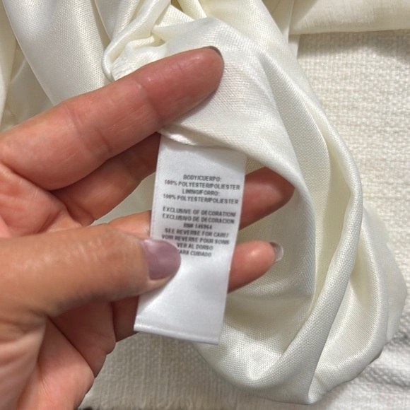 Elegant White Blouse - Picture 9 of 9